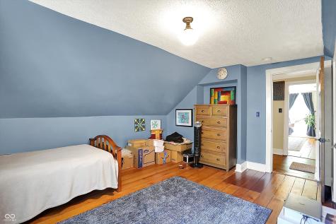 170 E Ash Street Zionsville IN 46077
