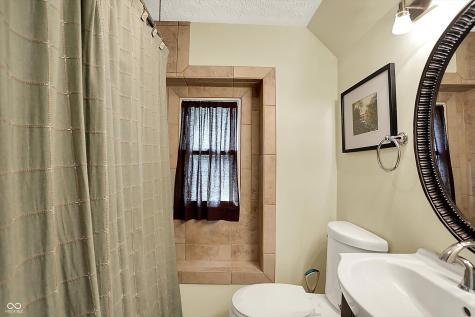 170 E Ash Street Zionsville IN 46077