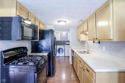 11233 Bayridge Circle E Indianapolis IN 46236