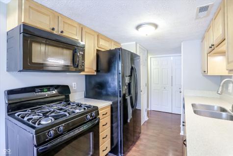 11233 Bayridge Circle E Indianapolis IN 46236