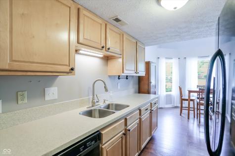 11233 Bayridge Circle E Indianapolis IN 46236
