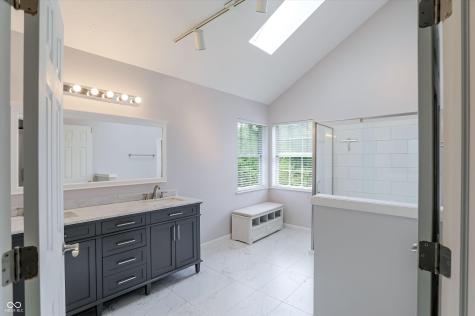 11233 Bayridge Circle E Indianapolis IN 46236
