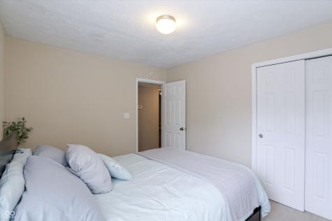 11233 Bayridge Circle E Indianapolis IN 46236