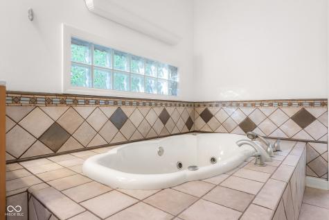 4872 S Poplar Drive Columbus IN 47201