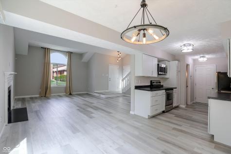 9303 Golden Oaks W Indianapolis IN 46260