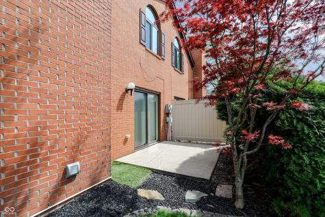 9303 Golden Oaks W Indianapolis IN 46260