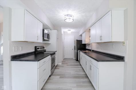 9303 Golden Oaks W Indianapolis IN 46260