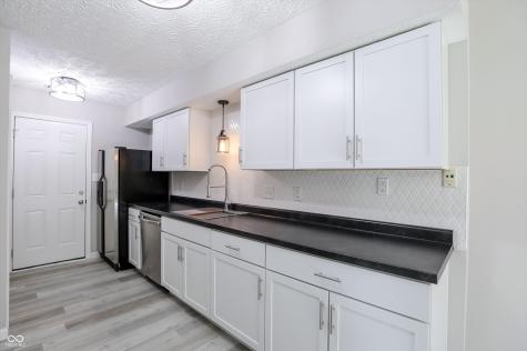 9303 Golden Oaks W Indianapolis IN 46260