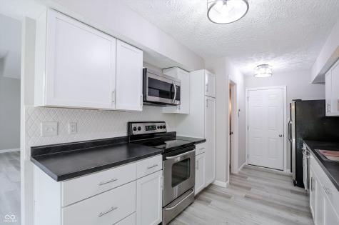 9303 Golden Oaks W Indianapolis IN 46260