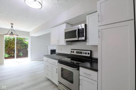 9303 Golden Oaks W Indianapolis IN 46260