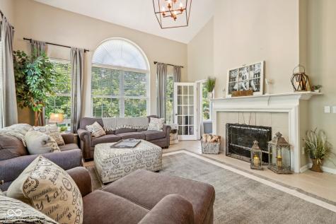 8252 Cloverdale Way Indianapolis IN 46256