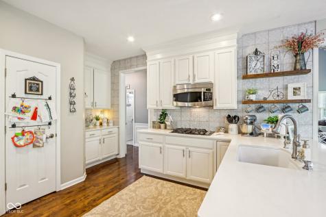 8252 Cloverdale Way Indianapolis IN 46256
