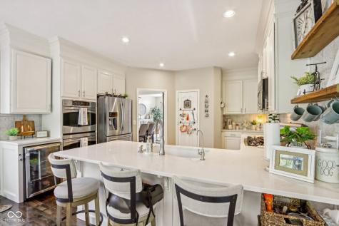 8252 Cloverdale Way Indianapolis IN 46256