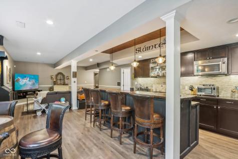 8252 Cloverdale Way Indianapolis IN 46256
