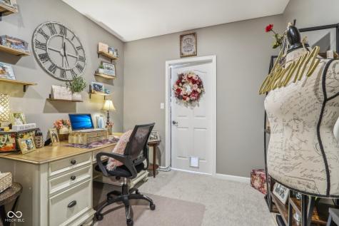 8252 Cloverdale Way Indianapolis IN 46256
