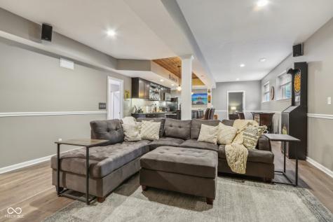 8252 Cloverdale Way Indianapolis IN 46256