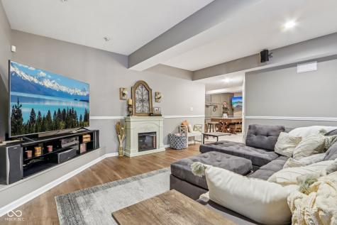 8252 Cloverdale Way Indianapolis IN 46256
