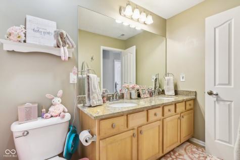8252 Cloverdale Way Indianapolis IN 46256