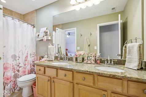 8252 Cloverdale Way Indianapolis IN 46256