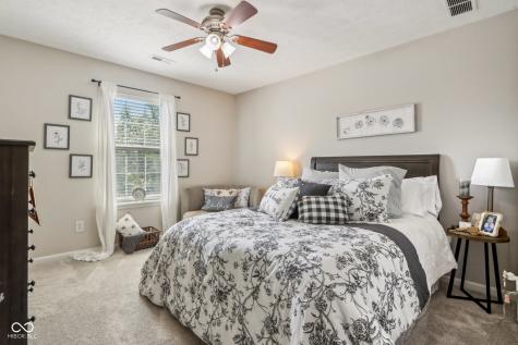 8252 Cloverdale Way Indianapolis IN 46256