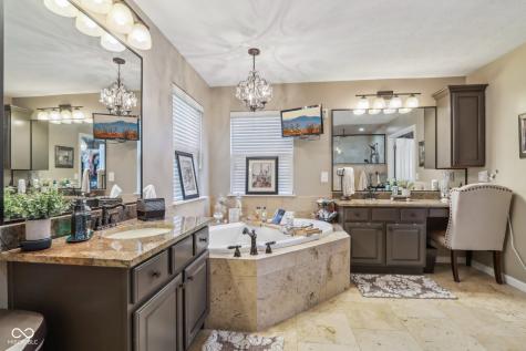 8252 Cloverdale Way Indianapolis IN 46256