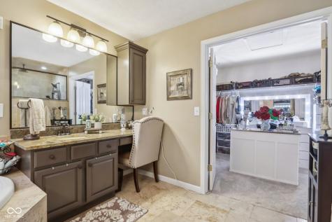 8252 Cloverdale Way Indianapolis IN 46256