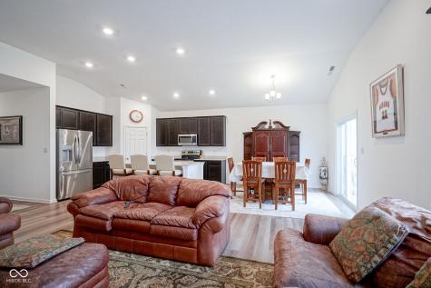 6608 W Shoreline Court Greenfield IN 46140