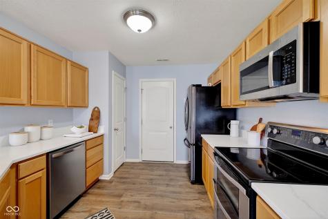 8167 Dartmoth Lane Avon IN 46123