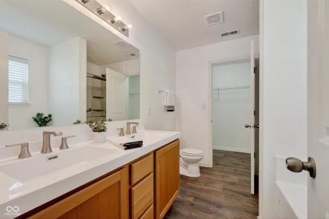 8167 Dartmoth Lane Avon IN 46123