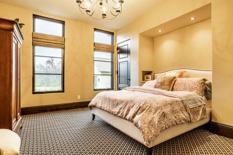 2075 S 950 E Zionsville IN 46077