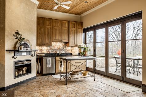 2075 S 950 E Zionsville IN 46077