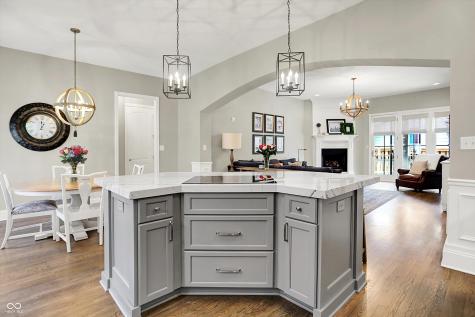 7634 The Commons Zionsville IN 46077