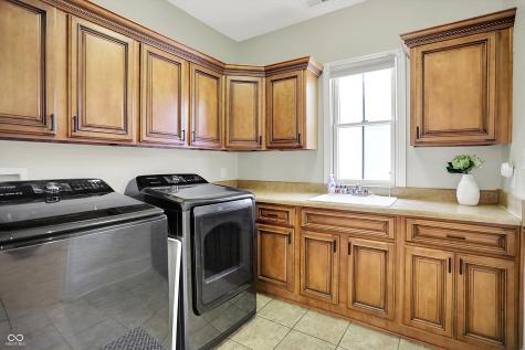 7634 The Commons Zionsville IN 46077