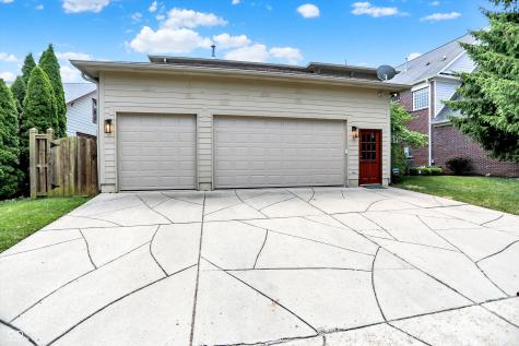 7634 The Commons Zionsville IN 46077