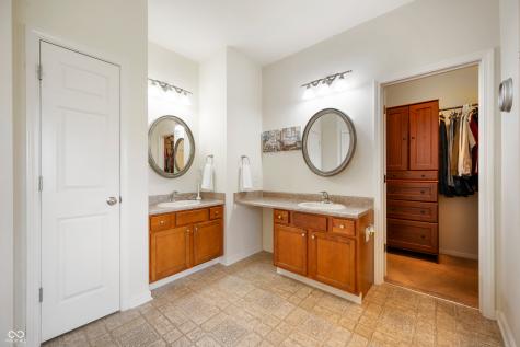 9402 Whisper Bend Drive Indianapolis IN 46278