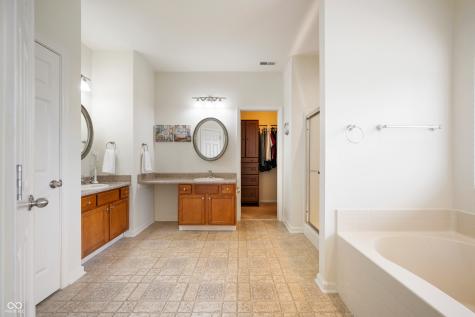 9402 Whisper Bend Drive Indianapolis IN 46278