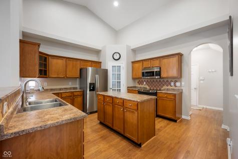 9402 Whisper Bend Drive Indianapolis IN 46278