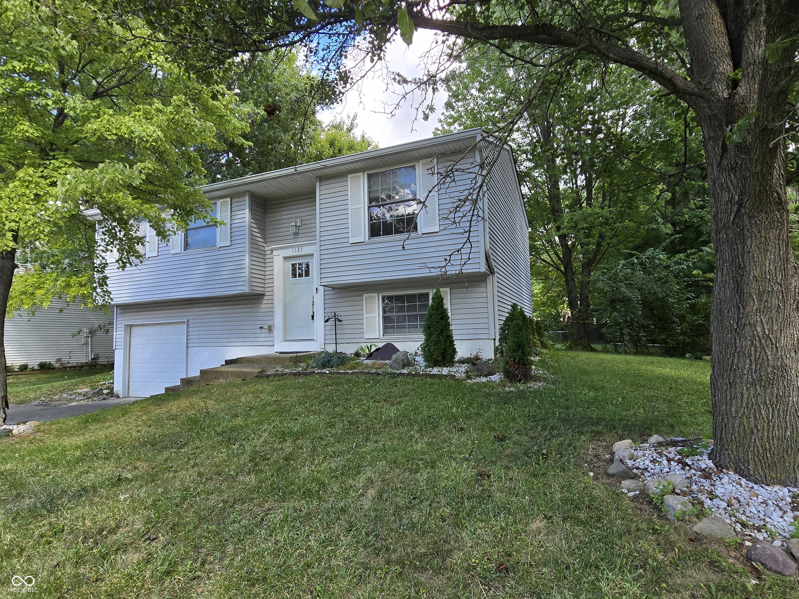 1127 Ridgepointe Drive Indianapolis IN 46234