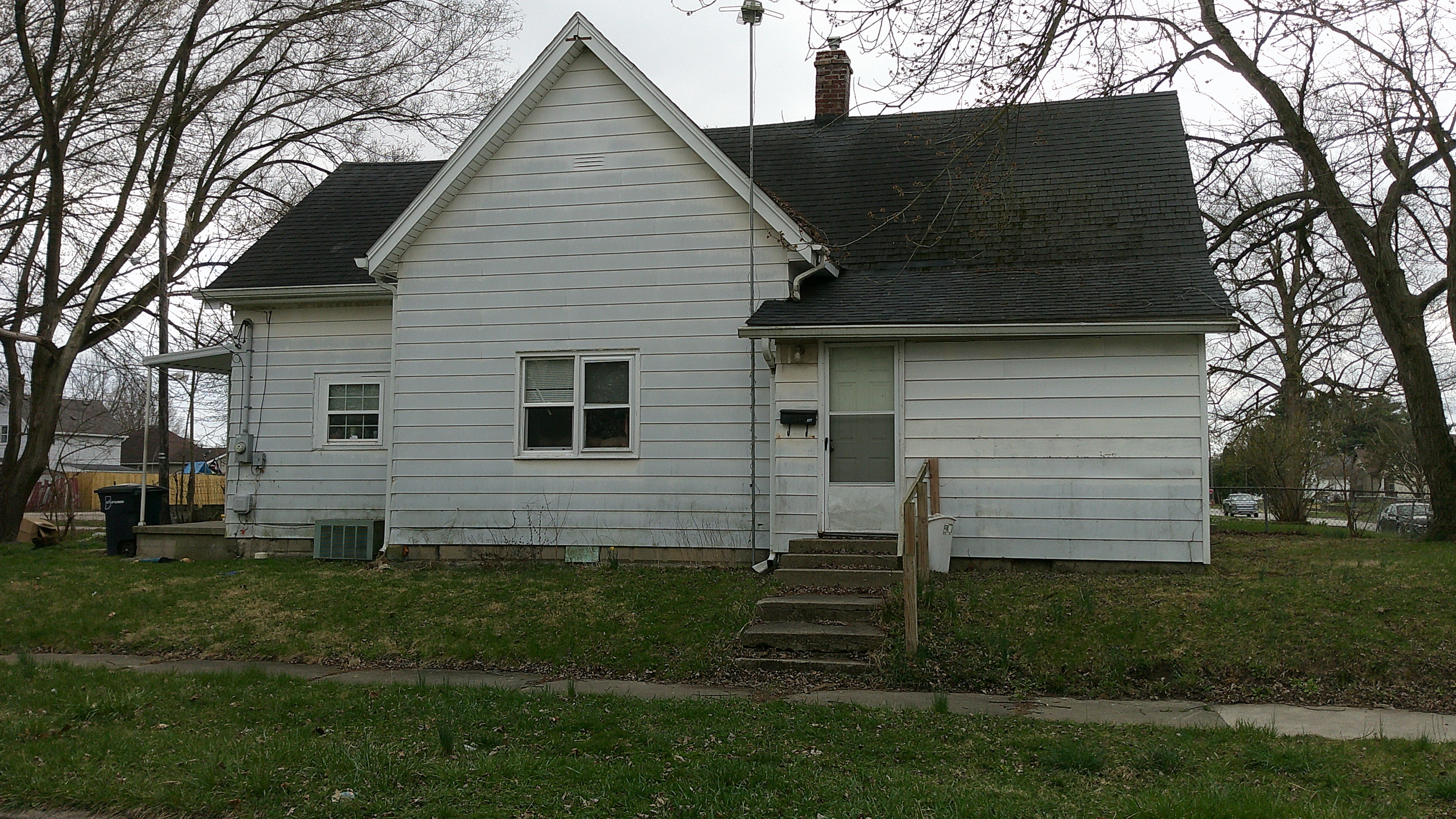 853 N 12th Street N Elwood IN 46036
