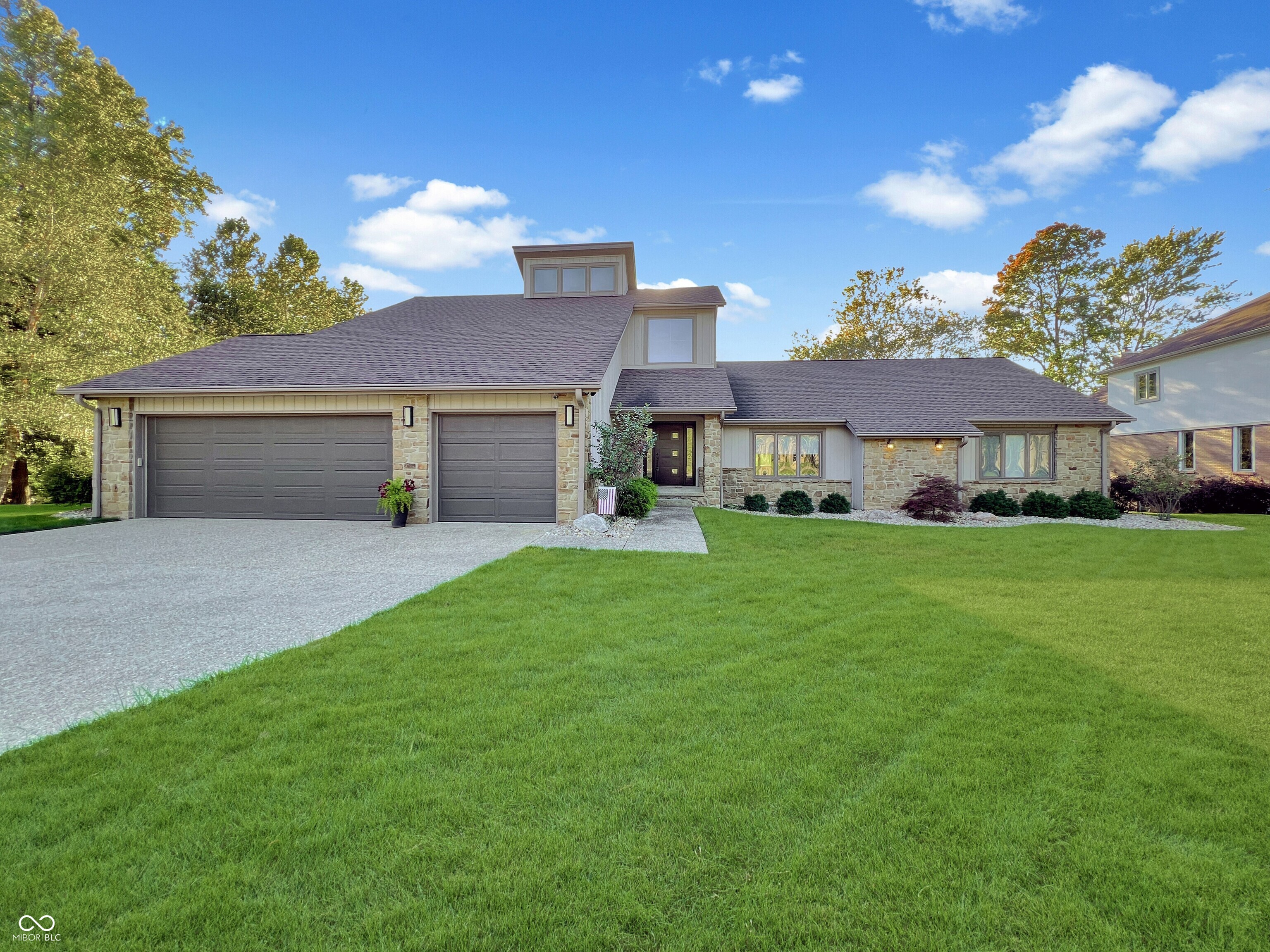 1040 Champion Court Columbus IN 47201