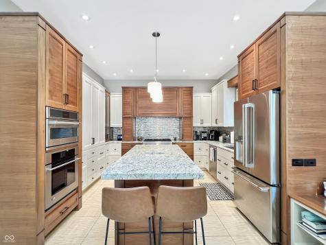 1040 Champion Court Columbus IN 47201