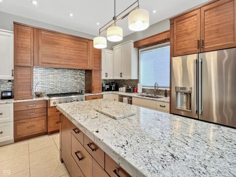 1040 Champion Court Columbus IN 47201