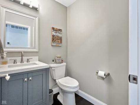 1040 Champion Court Columbus IN 47201