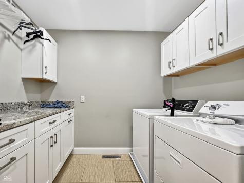 1040 Champion Court Columbus IN 47201