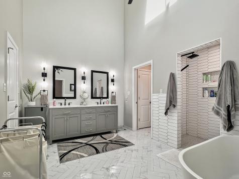 1040 Champion Court Columbus IN 47201