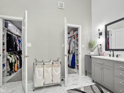 1040 Champion Court Columbus IN 47201