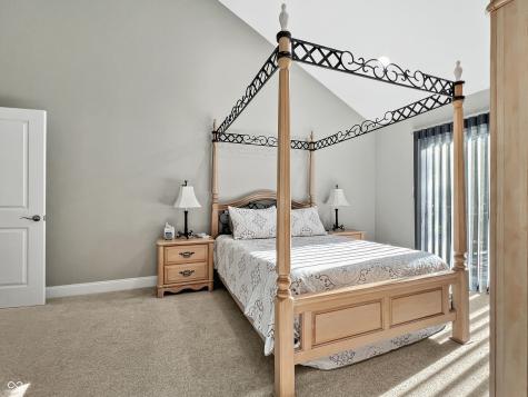 1040 Champion Court Columbus IN 47201