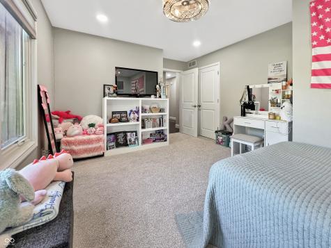 1040 Champion Court Columbus IN 47201