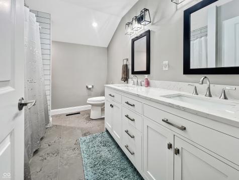 1040 Champion Court Columbus IN 47201