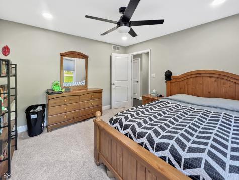 1040 Champion Court Columbus IN 47201